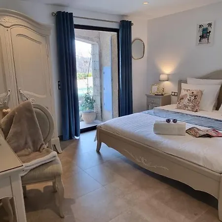 Loup Castel Boutique Bed & Breakfast