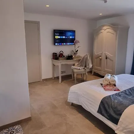 Loup Castel Boutique Bed & Breakfast *