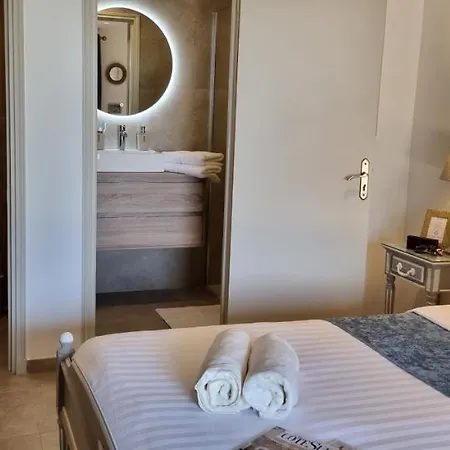 Loup Castel Boutique Bed & Breakfast *